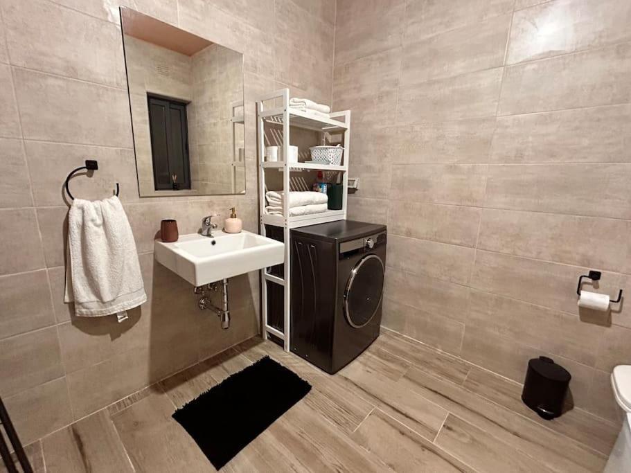 Apartment Luxury With Indoor Jacuzzi